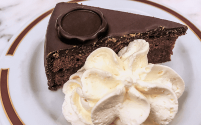 De Zoete Strijd om de Sachertorte: Demel vs. Sacher